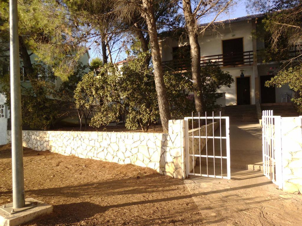 Apartments Kreso 5 Meters From The Beach With See View Shadow And Parking Place Stara Novalja Exterior foto