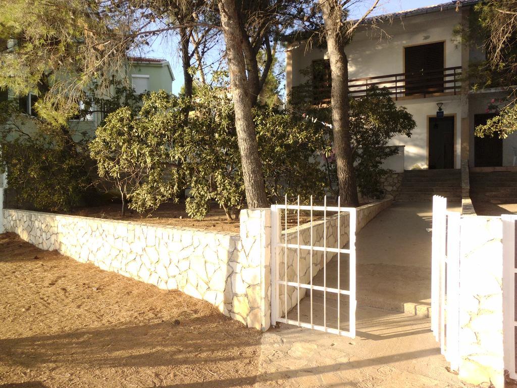 Apartments Kreso 5 Meters From The Beach With See View Shadow And Parking Place Stara Novalja Exterior foto