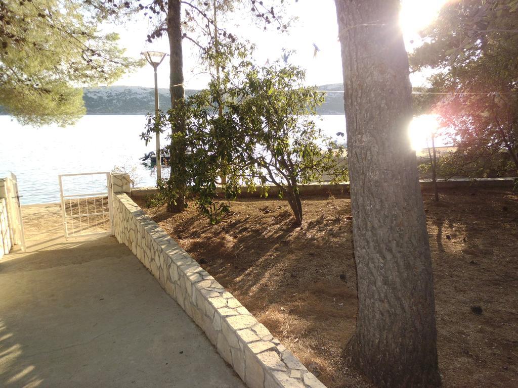 Apartments Kreso 5 Meters From The Beach With See View Shadow And Parking Place Stara Novalja Quarto foto