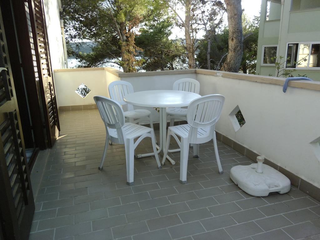 Apartments Kreso 5 Meters From The Beach With See View Shadow And Parking Place Stara Novalja Quarto foto