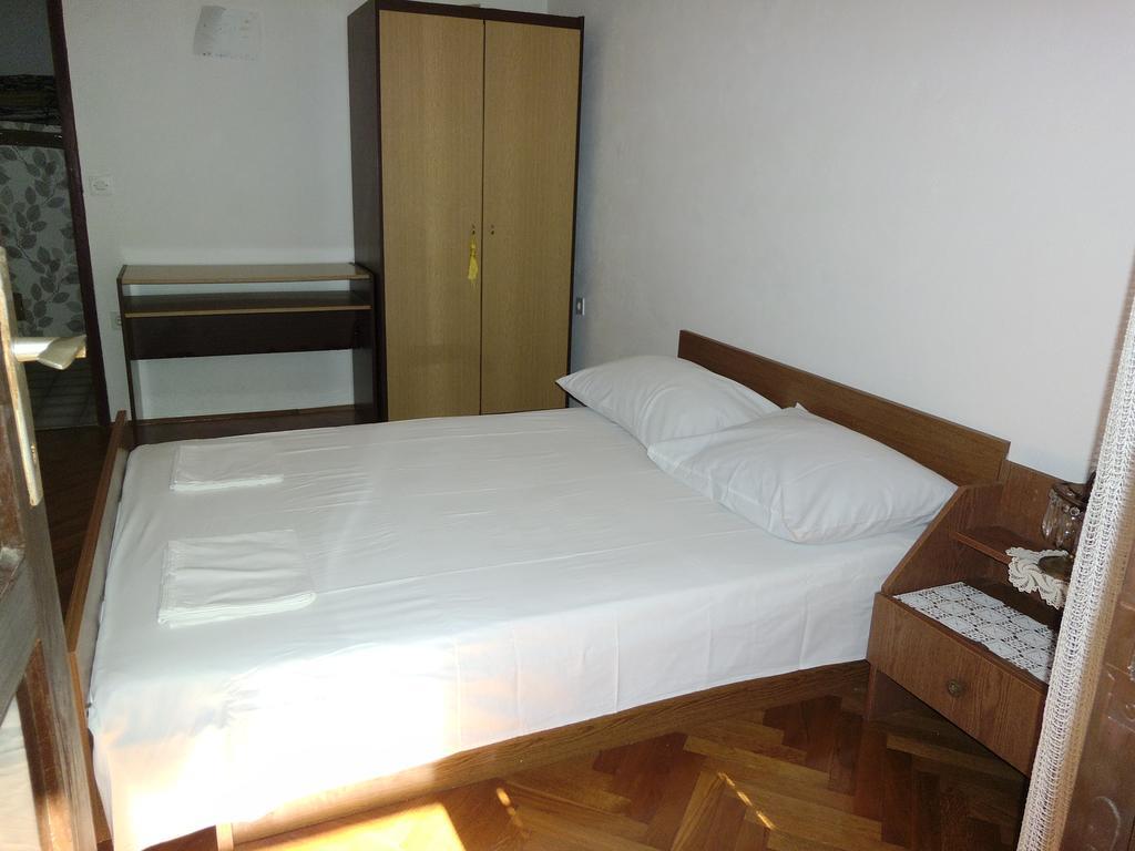 Apartments Kreso 5 Meters From The Beach With See View Shadow And Parking Place Stara Novalja Quarto foto