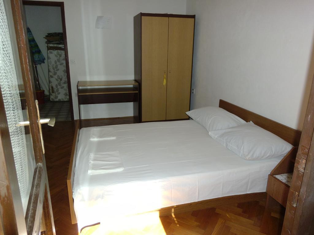 Apartments Kreso 5 Meters From The Beach With See View Shadow And Parking Place Stara Novalja Quarto foto