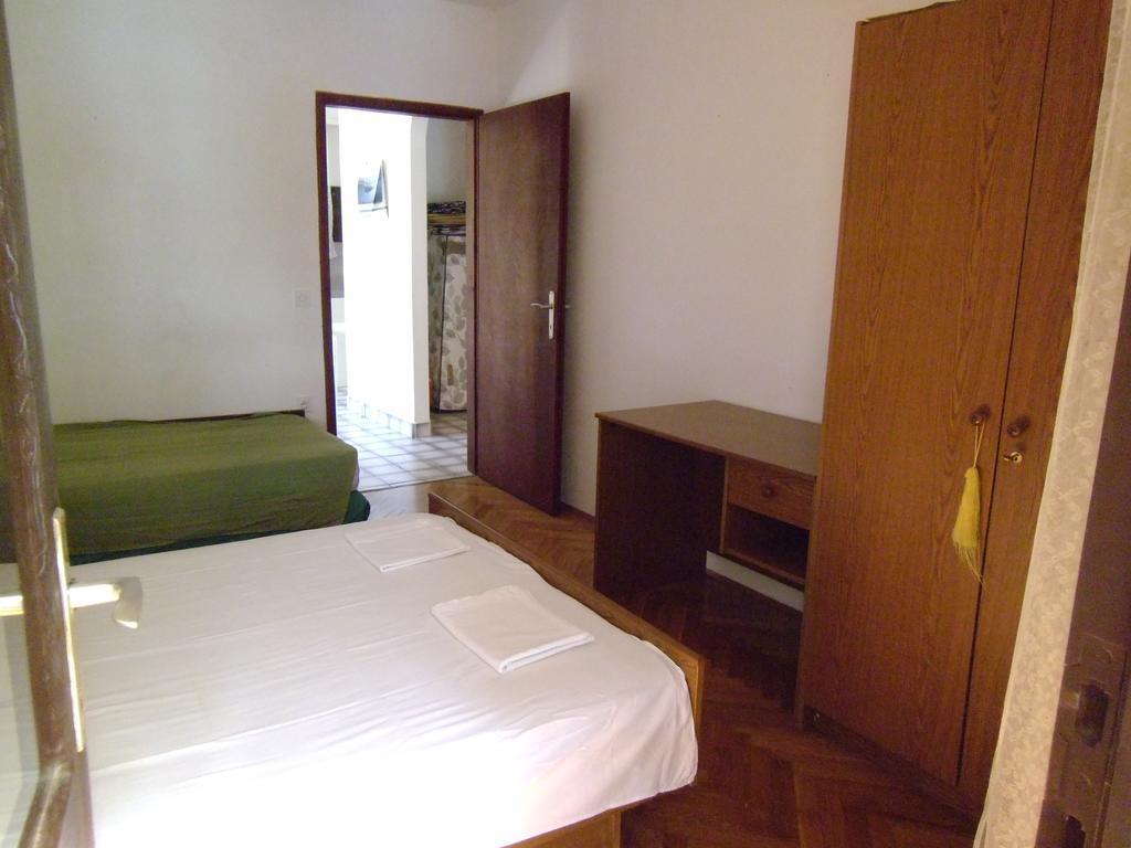 Apartments Kreso 5 Meters From The Beach With See View Shadow And Parking Place Stara Novalja Quarto foto