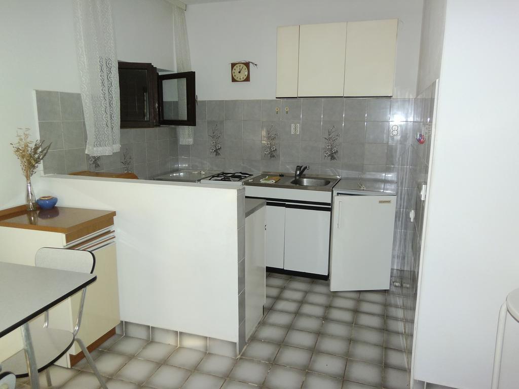 Apartments Kreso 5 Meters From The Beach With See View Shadow And Parking Place Stara Novalja Quarto foto