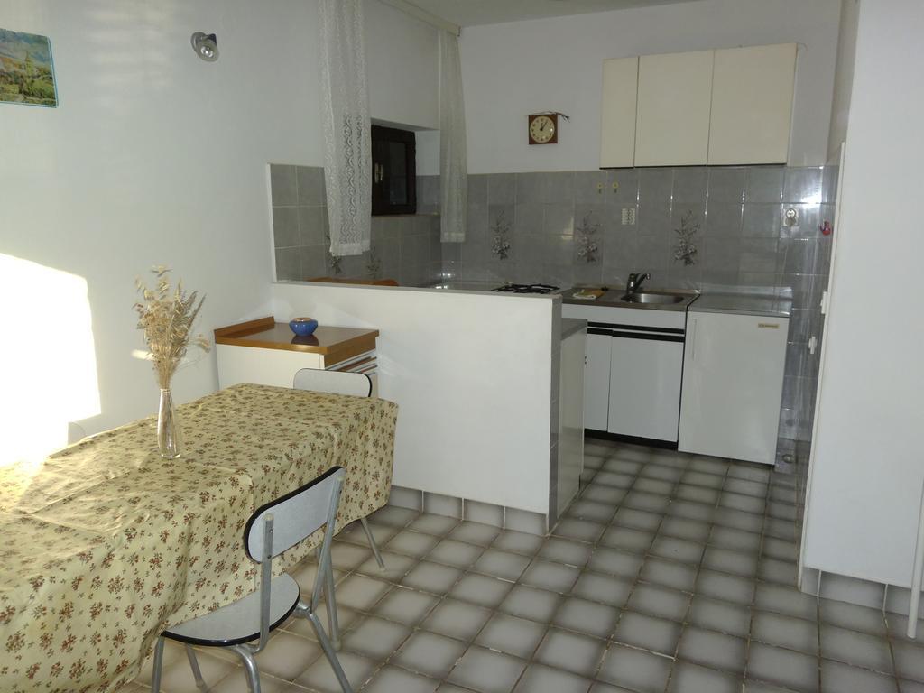 Apartments Kreso 5 Meters From The Beach With See View Shadow And Parking Place Stara Novalja Quarto foto