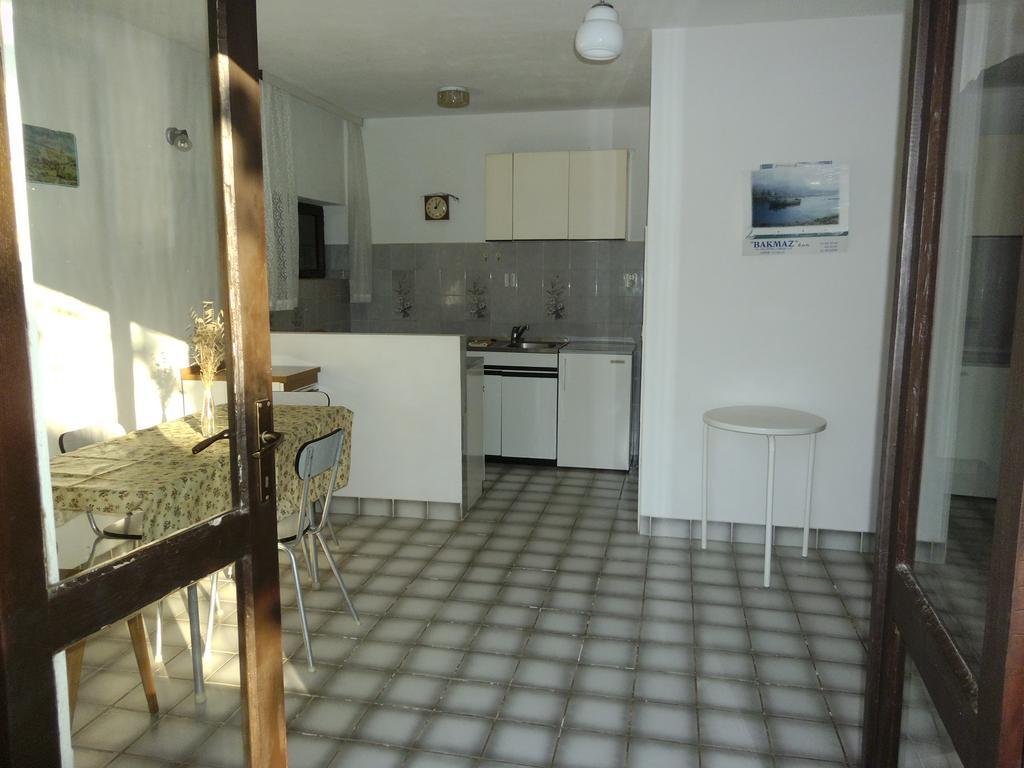 Apartments Kreso 5 Meters From The Beach With See View Shadow And Parking Place Stara Novalja Quarto foto
