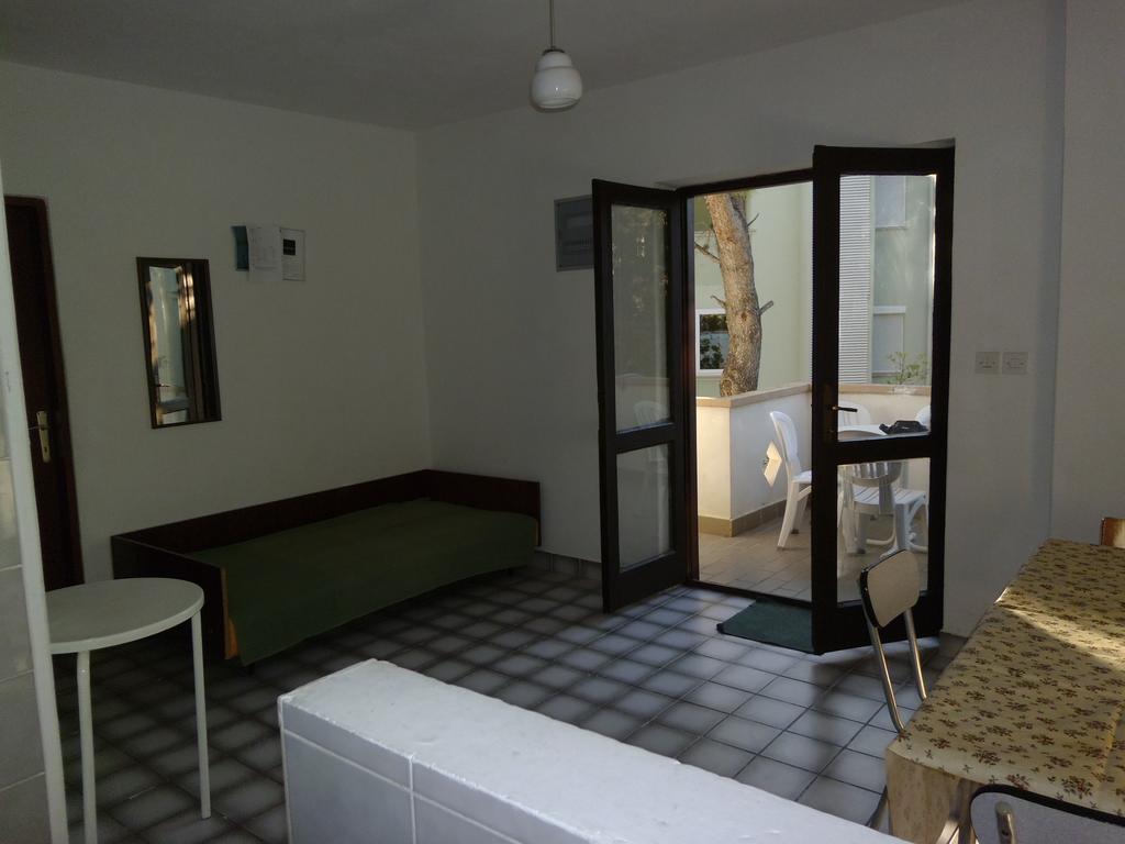 Apartments Kreso 5 Meters From The Beach With See View Shadow And Parking Place Stara Novalja Quarto foto